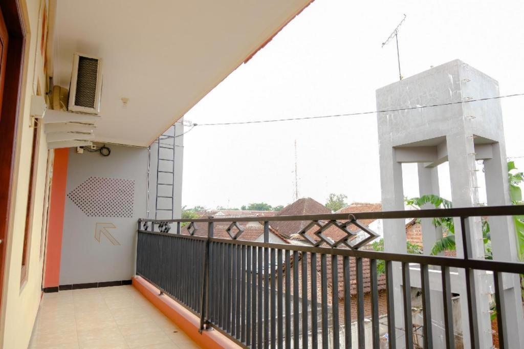 Oyo 2826 Panderman Residence Blitar Exterior photo